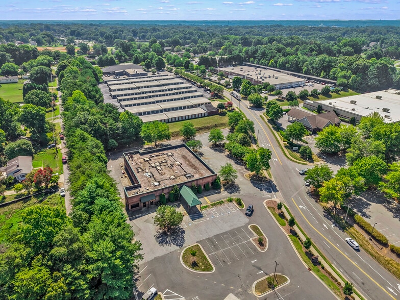 More Photos Of 3169 Peters Creek Pky, Winston-Salem Restaurant For Sale