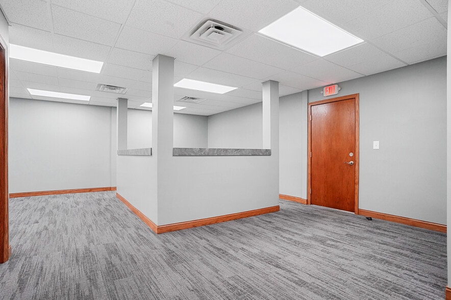 More Photos Of 1337 Commerce Dr, Stow Light Distribution For Sale