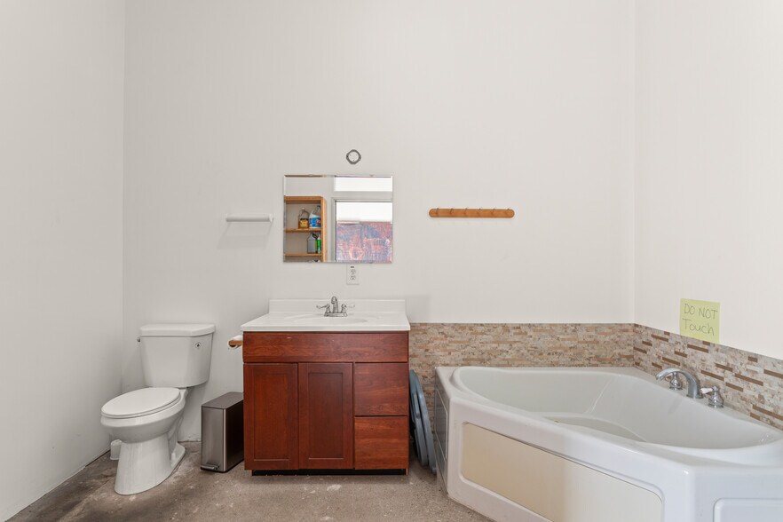 More Photos Of 1312 S Pacific Ave, San Pedro General Retail For Sale