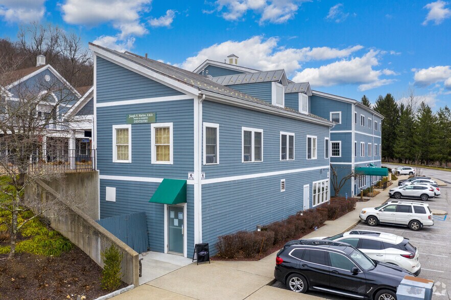 More Photos Of 600 Clock Tower Cmn, Brewster Village Office For Lease