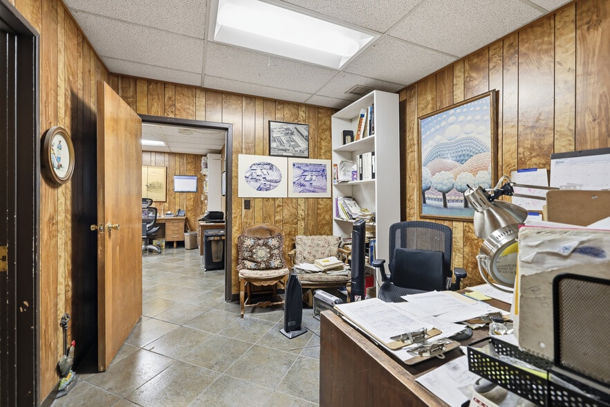 More Photos Of 1705 N Indiana St, Los Angeles Manufacturing For Lease