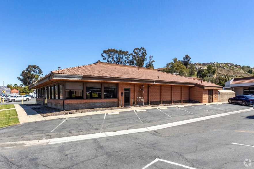 More Photos Of 10757 Woodside Ave, Santee Restaurant For Lease