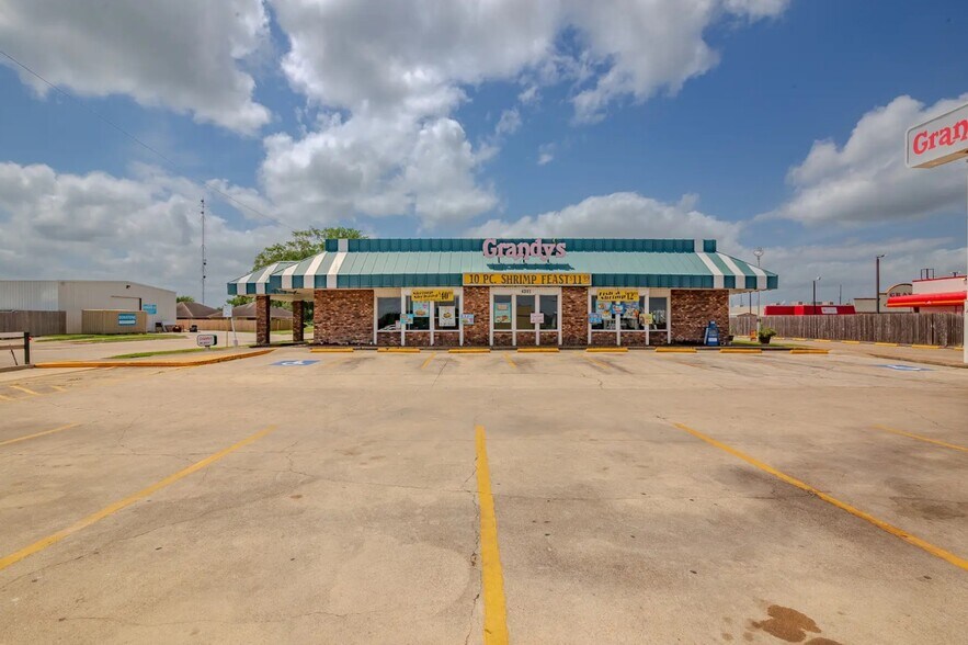 More Photos Of 4201 N Navarro St, Victoria Fast Food For Sale