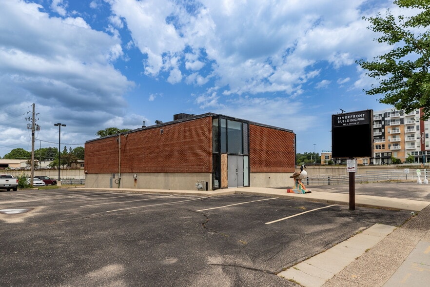 More Photos Of 307 E Center St, Rochester Office For Sale