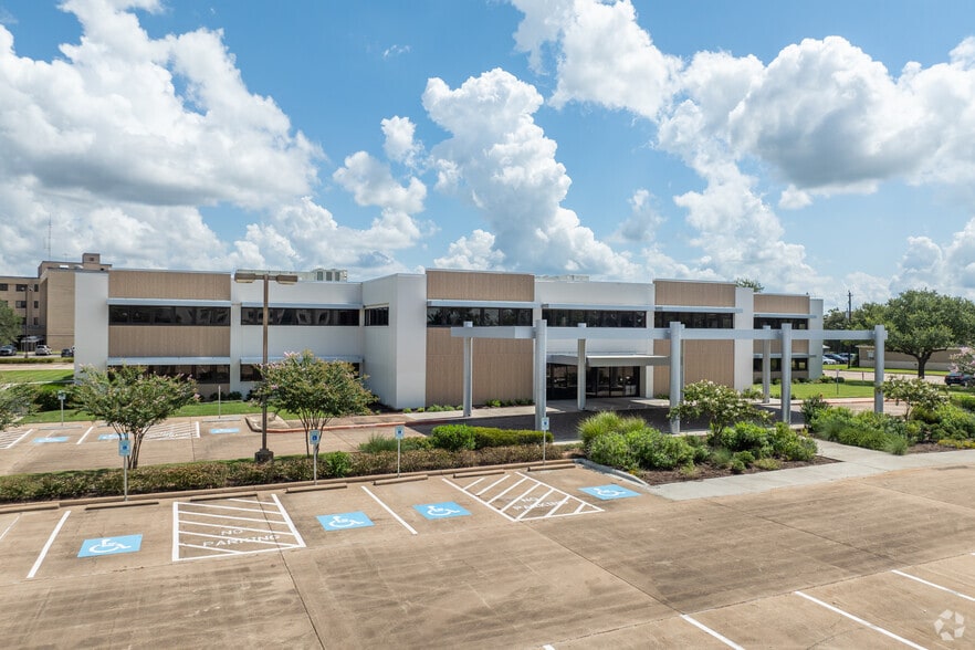More Photos Of 2100 Regional Medical Dr, Wharton Healthcare For Lease