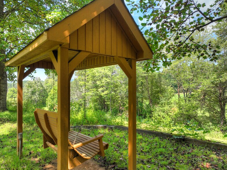 More Photos Of 77 Alpine Way, Blairsville Hotel For Sale