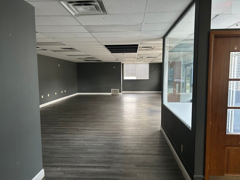 More Photos Of 1718 Lafayette Rd, Indianapolis Flex For Sale