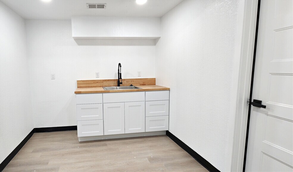 More Photos Of 42 Garden Ctr, Broomfield Office For Lease