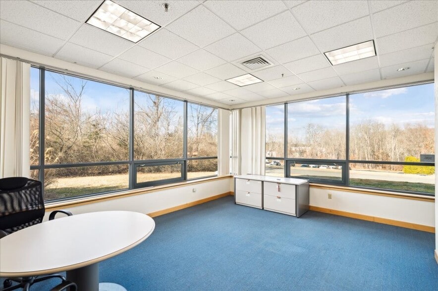 More Photos Of 119 White Oak Dr, Berlin Manufacturing For Sale