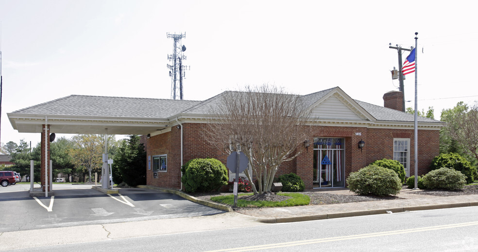 Primary Photo Of 1415 Eastridge Rd, Richmond Bank For Lease