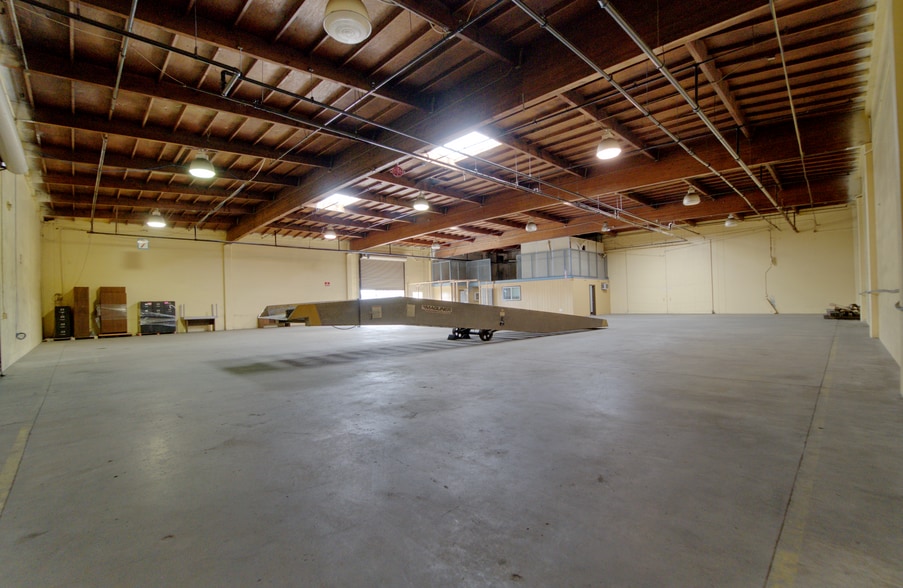 More Photos Of 11350 Wright Rd, Lynwood Warehouse For Lease