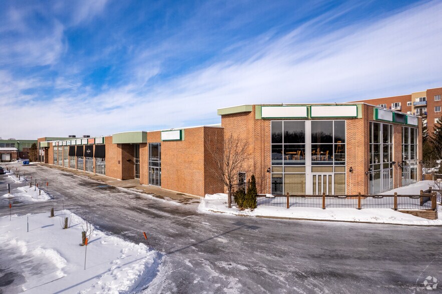 More Photos Of 245-325 Boul Saint-Jean, Pointe-claire Storefront Retail Office For Lease