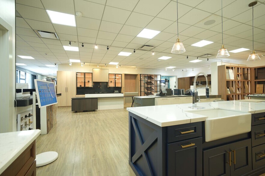 More Photos Of 11921 Sherman Way, North Hollywood Warehouse For Sale