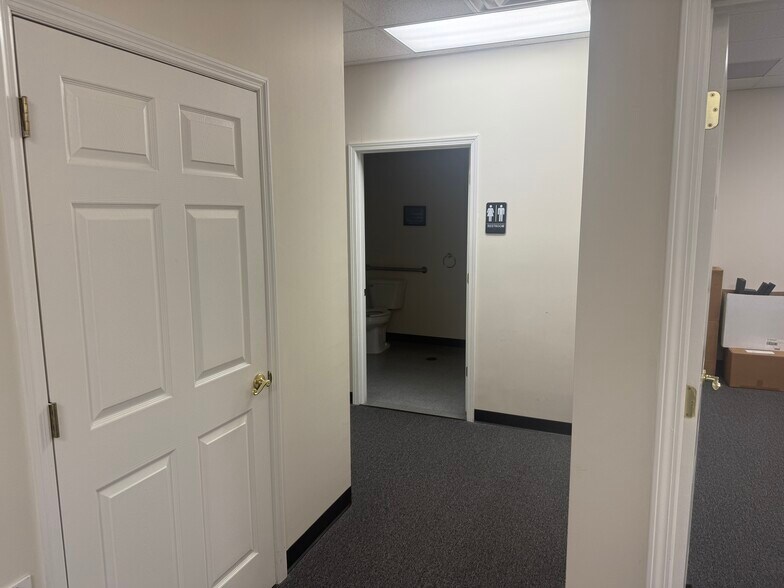 More Photos Of 611-617 Salt Lick Rd, Saint Peters Office For Lease