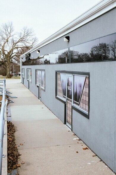 More Photos Of 115 E Washington, Winterset Office For Sale