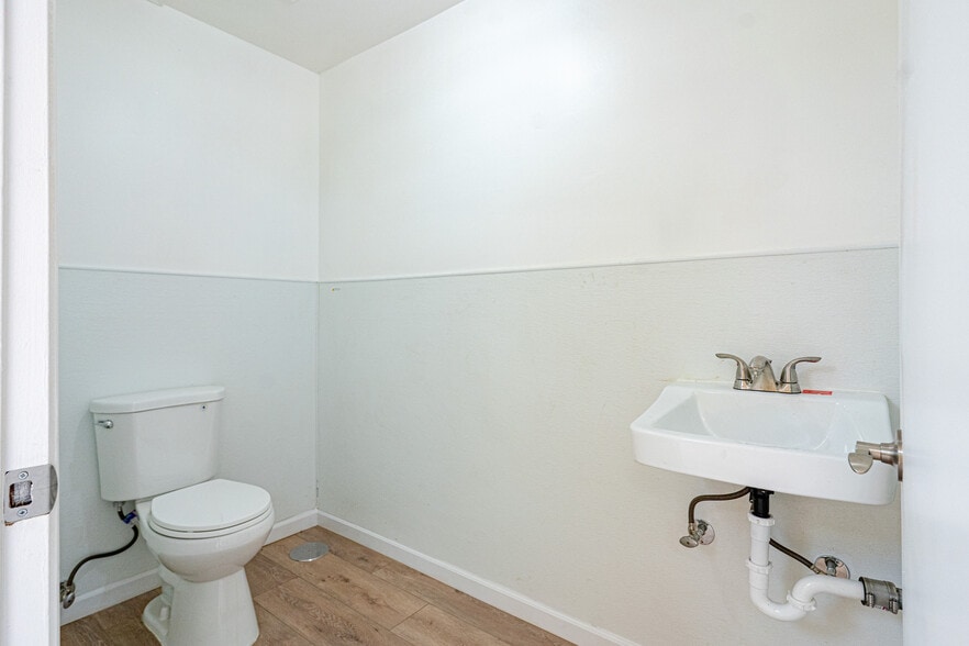More Photos Of 328 7th St, Oakland Storefront Retail Office For Lease