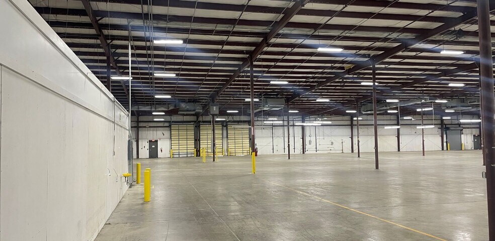 More Photos Of 8801 Corporate Square Ct, Jacksonville Warehouse For Sale