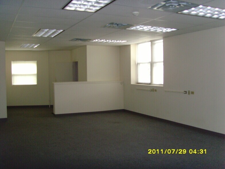 More Photos Of 33 Hull St, Shelton Distribution For Lease