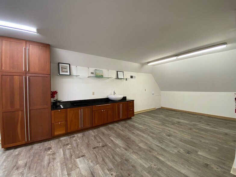 More Photos Of 841 S Cooper St, Memphis Office Residential For Lease