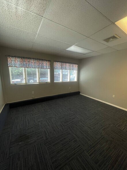 More Photos Of 426 Salem Tpke, Bozrah Storefront Retail Office For Sale