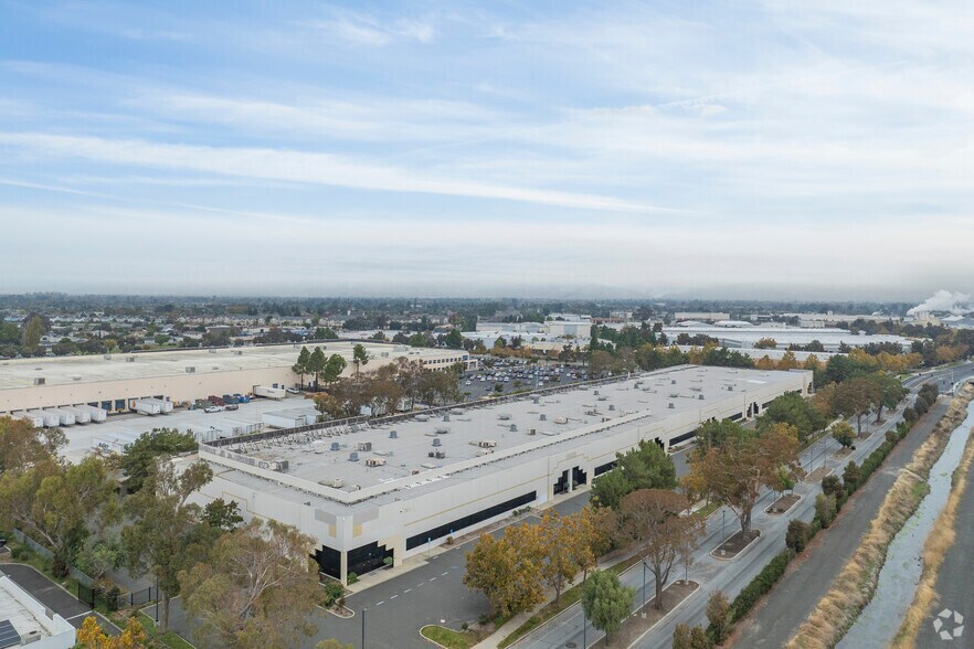 More Photos Of 7411 Central Ave, Newark Manufacturing For Lease