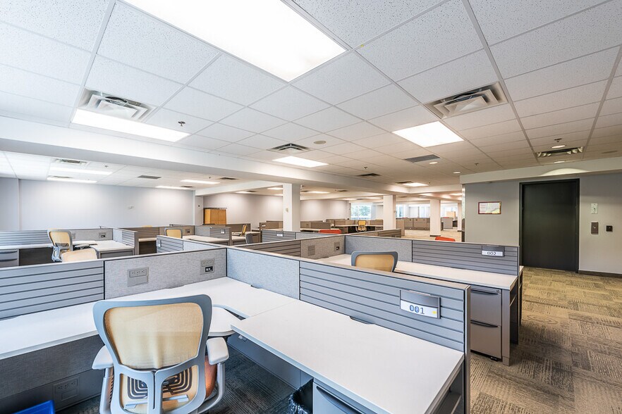 More Photos Of 2737 Joseph Howe Dr, Halifax Office For Lease