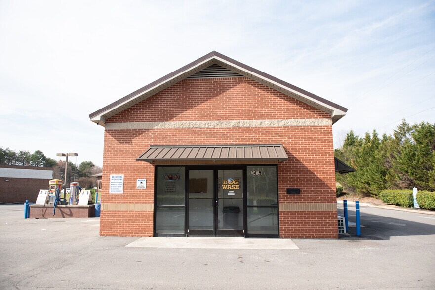 More Photos Of 3425 N Main St, High Point Carwash For Sale