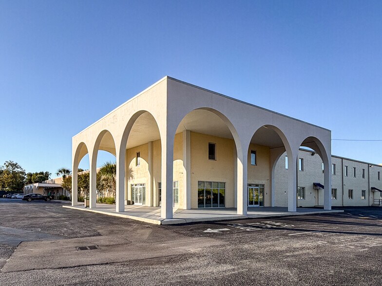 More Photos Of 5935 Rivers Ave, North Charleston Showroom For Lease