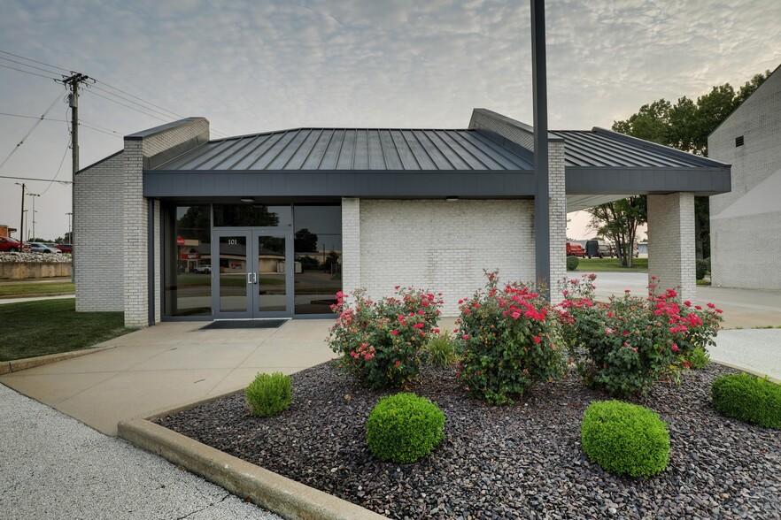 More Photos Of 101 N 36th St, Quincy General Retail For Lease