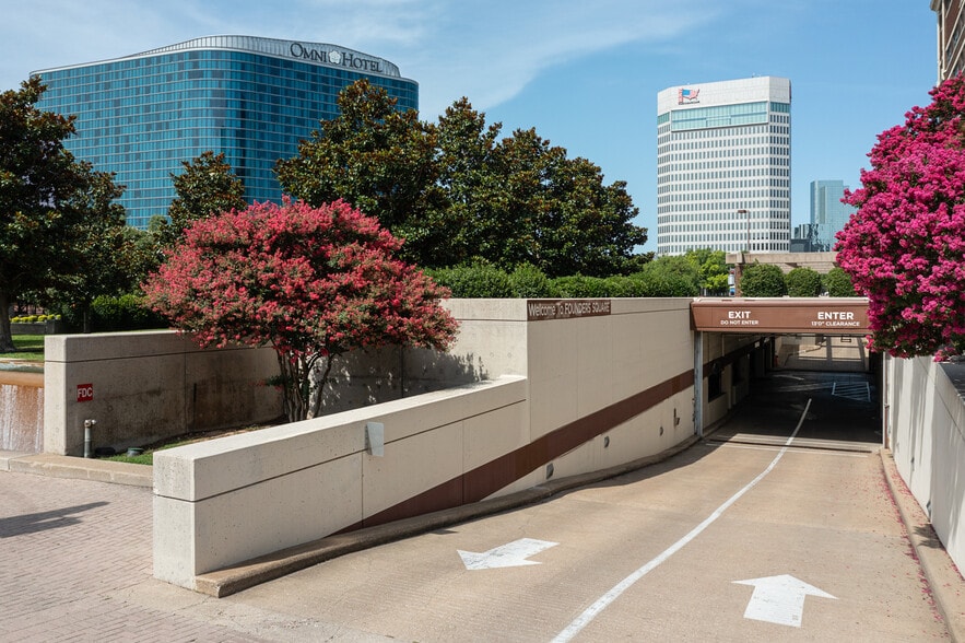 More Photos Of 900 Jackson St, Dallas Office For Lease