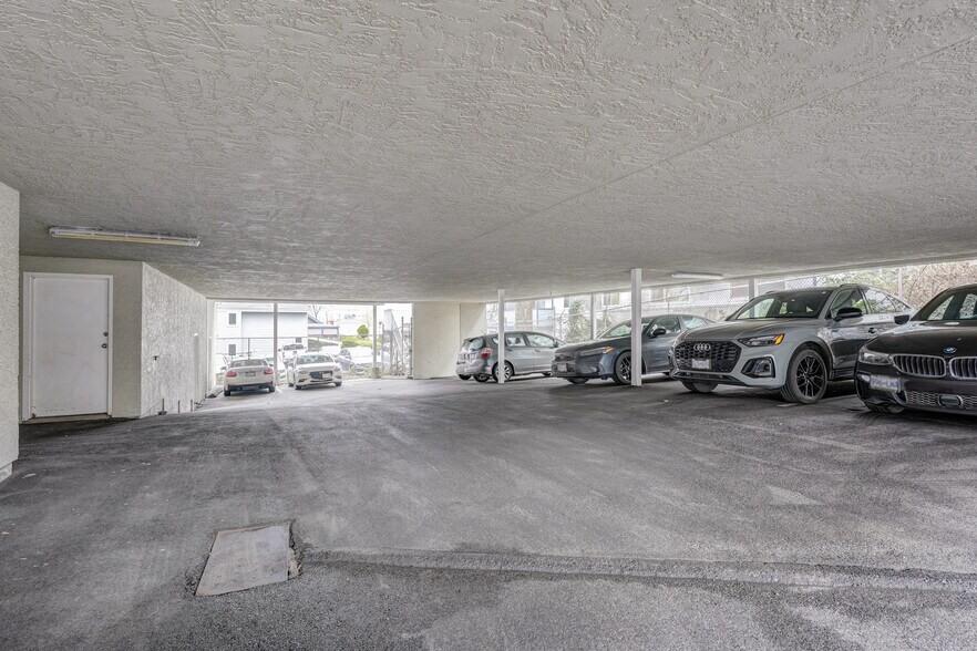 More Photos Of 915 Esquimalt Rd, Victoria Office For Sale