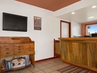 More Photos Of 525 W Rainbow Blvd, Salida Hotel For Sale