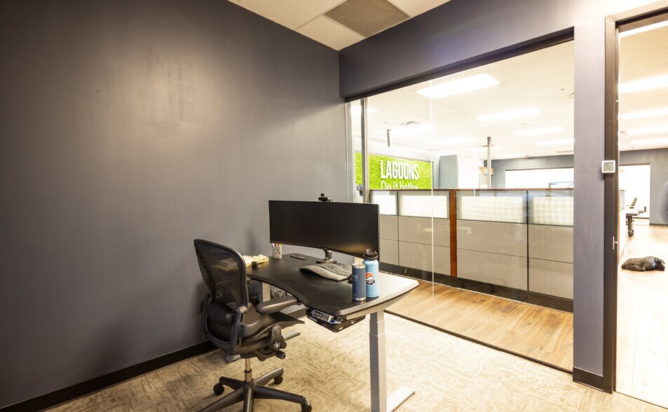 More Photos Of 6586 S Kenton St, Centennial Showroom For Lease