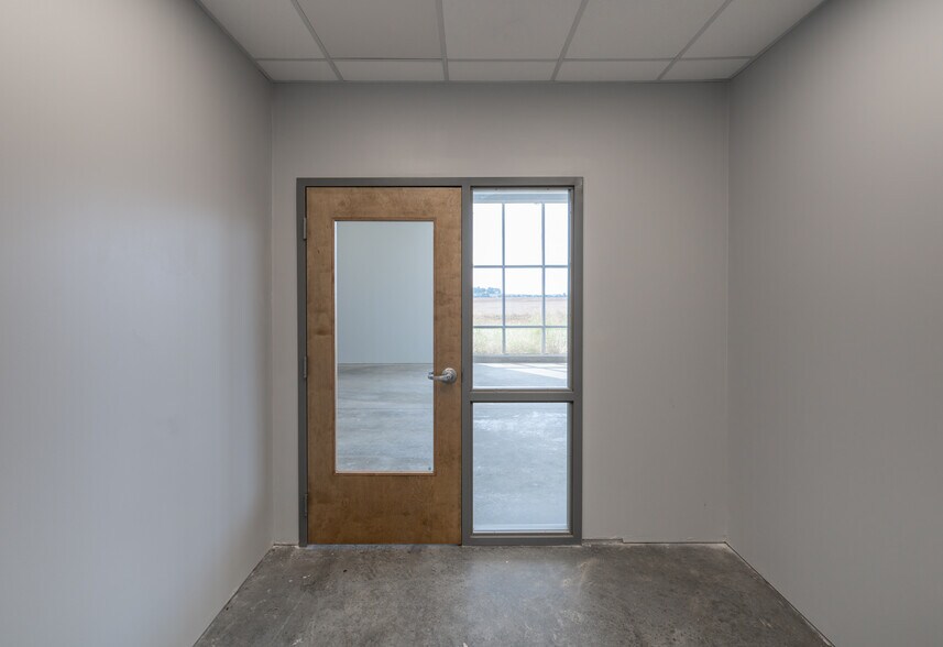 More Photos Of 23366 Bibb Garrett Rd, Tanner Distribution For Lease