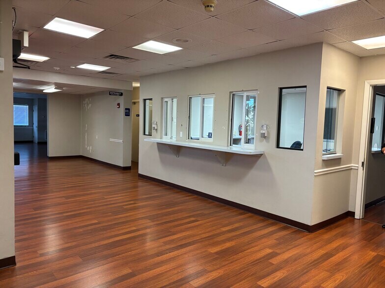 More Photos Of 602-606 4th Ave W, Palmetto Medical For Sale