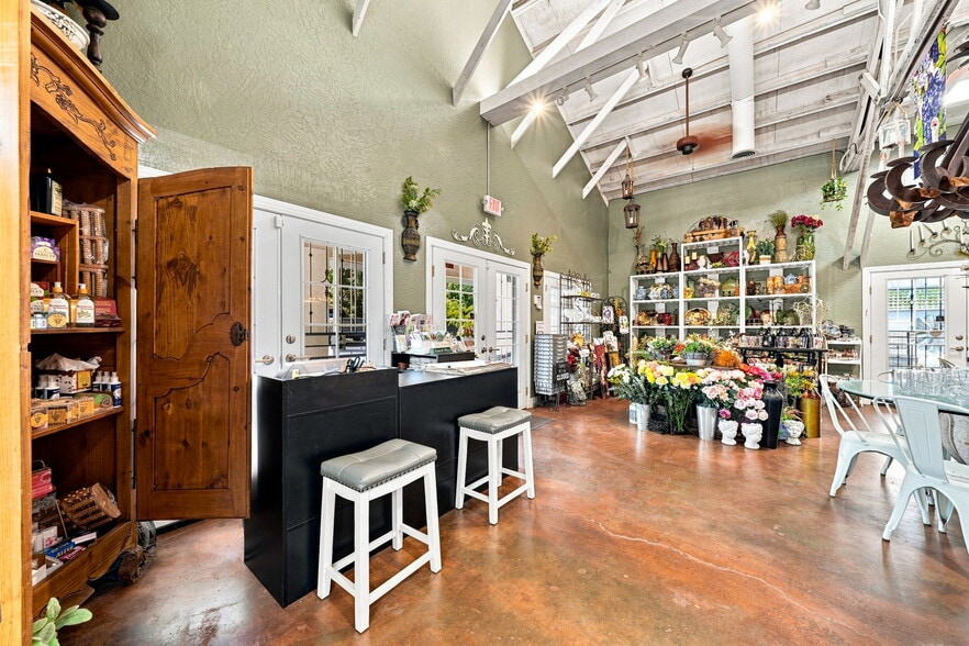 More Photos Of 870 Hartnell Ave, Redding Garden Center For Sale