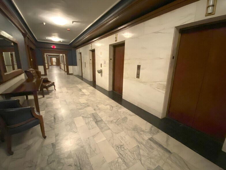 More Photos Of 453 S Spring St, Los Angeles Loft Creative Space For Lease