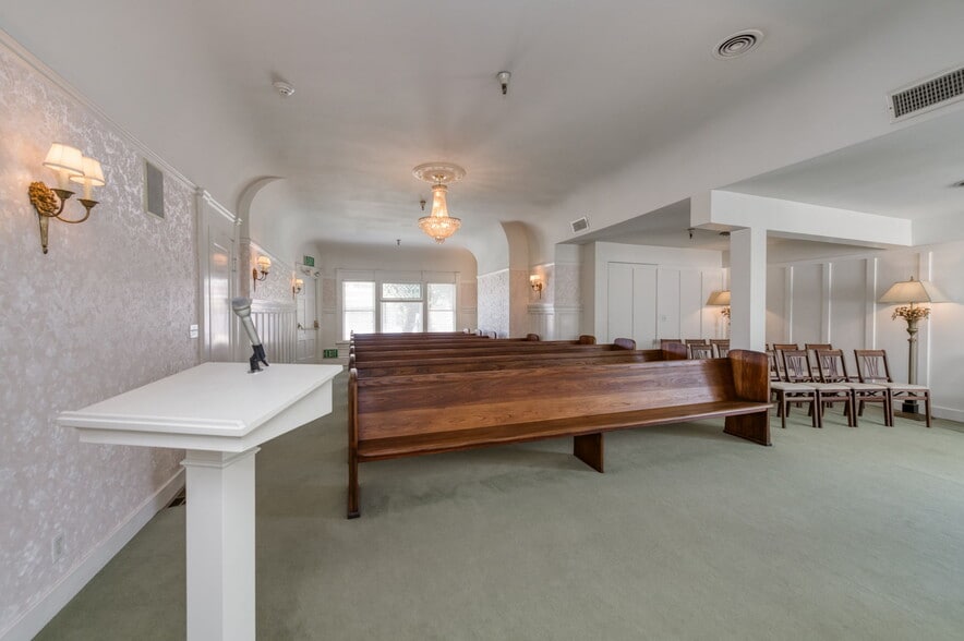 More Photos Of 916 E Divisadero St, Fresno Funeral Home For Sale