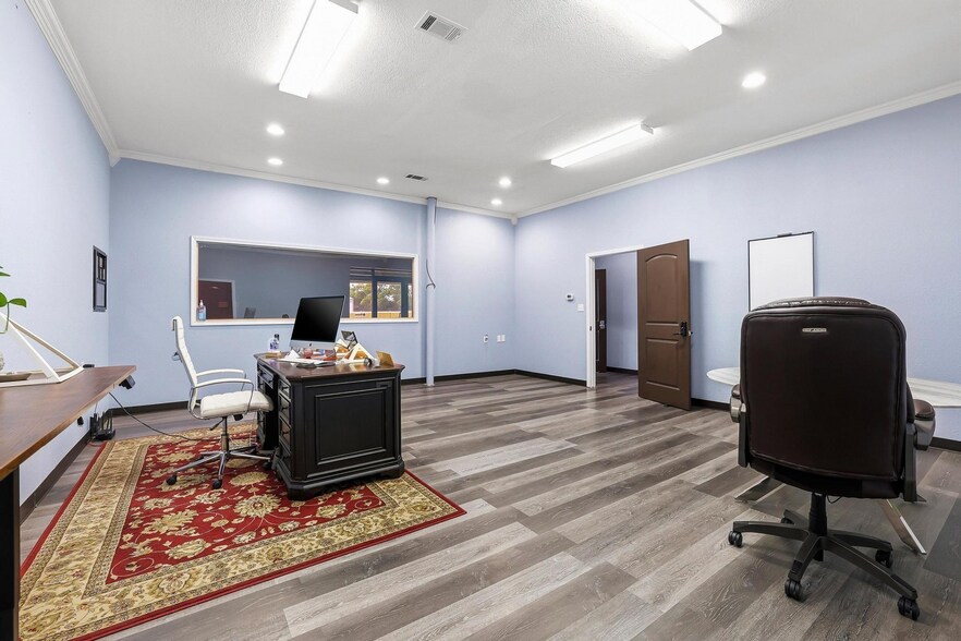 More Photos Of 3301 S State Highway 121, Bonham Showroom For Sale