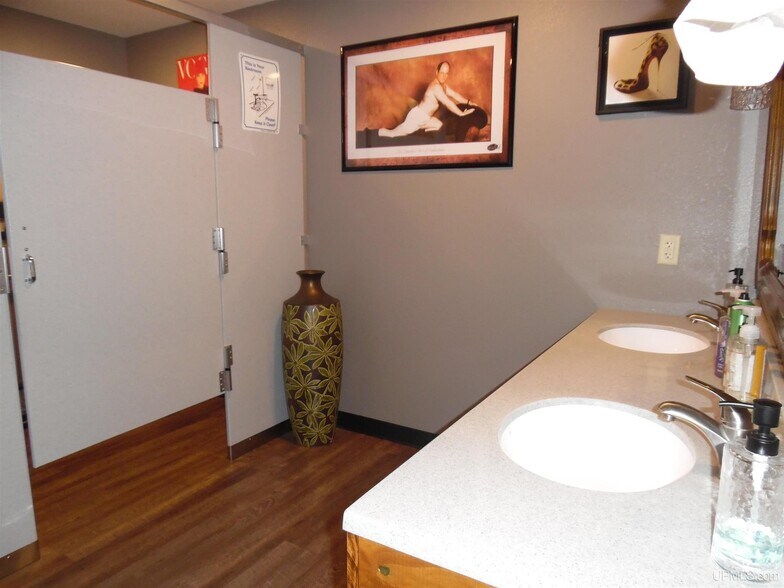 More Photos Of 31 Trimountain Ave, South Range Bar For Sale