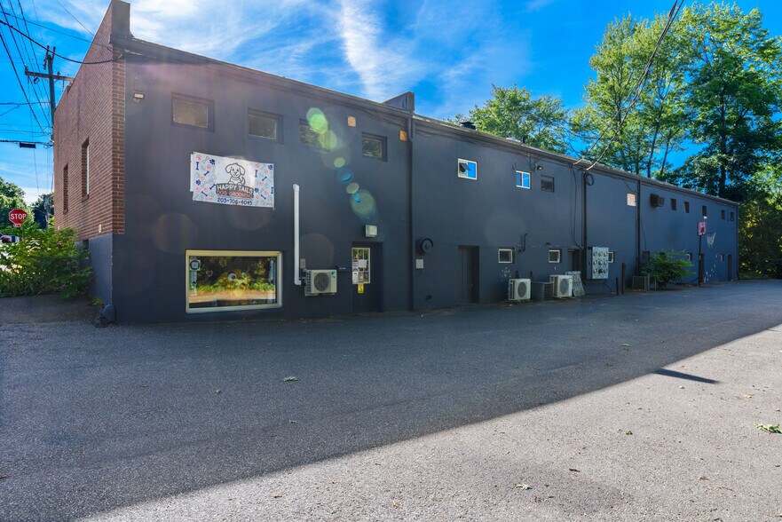 More Photos Of 147 Quinn St, Naugatuck Storefront For Sale