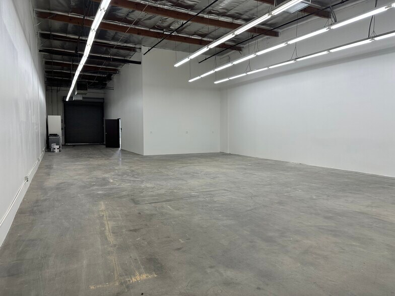 More Photos Of 12628 Raymer St, North Hollywood Warehouse For Lease