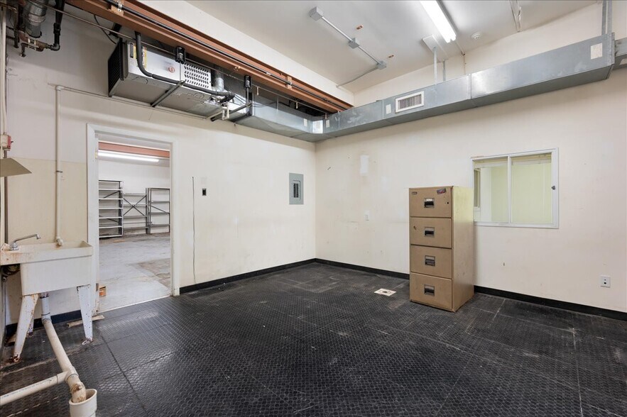 More Photos Of 217 Madison Ave, Port Chester Light Distribution For Sale