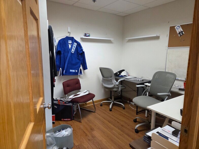 More Photos Of 400 W Cummings Park, Woburn Office For Lease