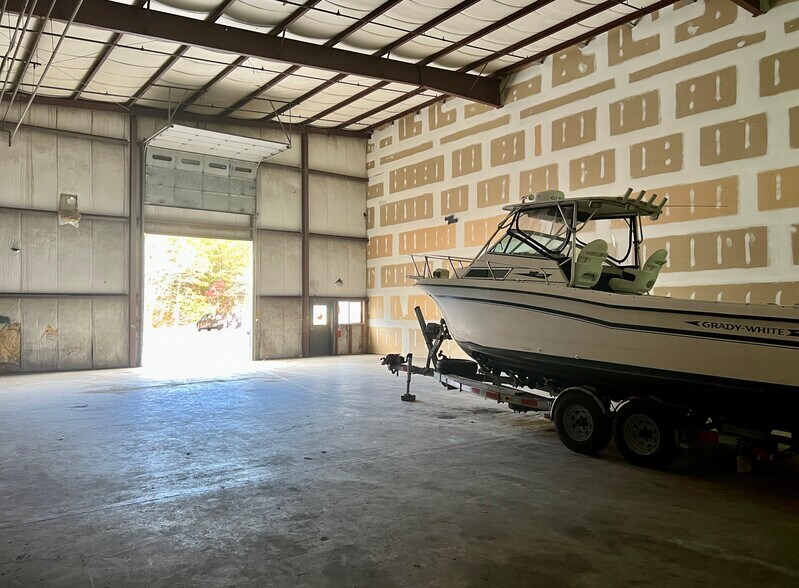 More Photos Of 381 Old Falmouth Rd, Marstons Mills Warehouse For Lease