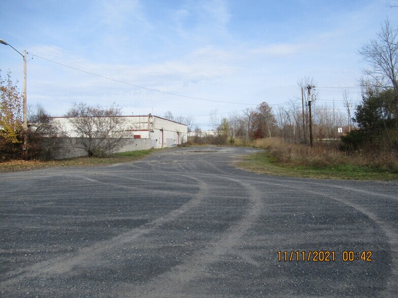 More Photos Of 63 Railroad Ave, Wallkill Warehouse For Lease