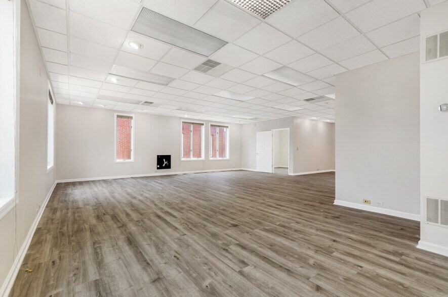 More Photos Of 812-824 Courtyard Dr, Hillsborough Medical For Lease