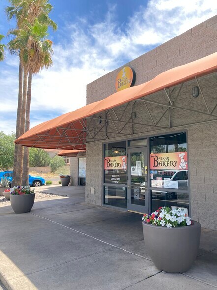 More Photos Of 1107 E Bell Rd, Phoenix Unknown For Lease