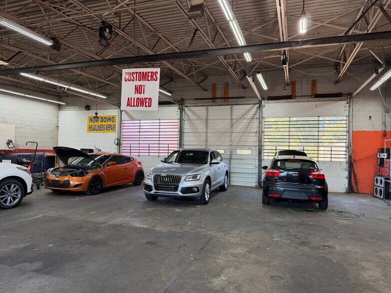 More Photos Of 4561 Elvis Presley Blvd, Memphis Auto Repair For Sale