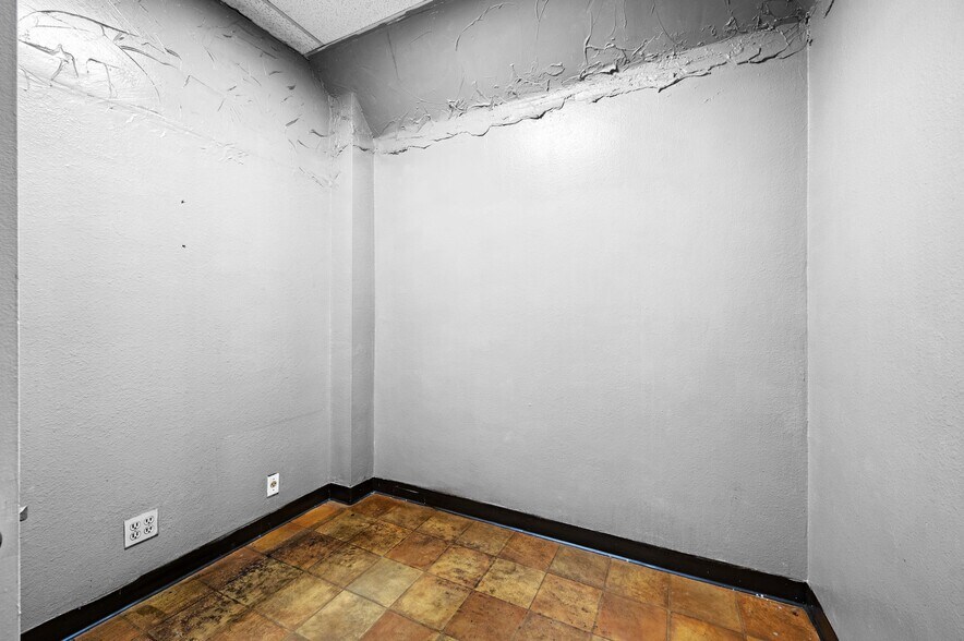 More Photos Of 309-311 S Victoria Ave, Pueblo Storefront For Sale